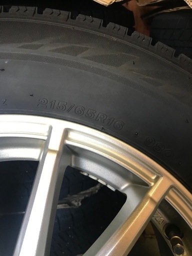 予約中215/65R16 スタッドレス VRX2 エルグランド (E52)で使用