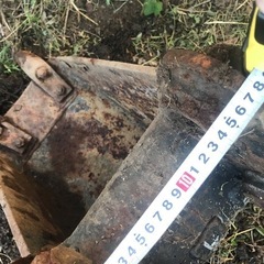 ユンボの狭いバケット