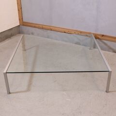 展示品◆Cassina ixc.(カッシーナ イクスシー)/team by wellis(チーム・バイ・ウェリス) ルームリビングコーヒーテーブル。クリアガラスとアルミ脚のシンプルなセンターテーブル。