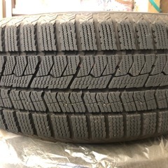 スタッドレスタイヤ 205/60 R16