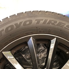 スタッドレスタイヤ 205/60 R16