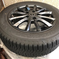 スタッドレスタイヤ 205/60 R16