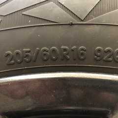 スタッドレスタイヤ 205/60 R16