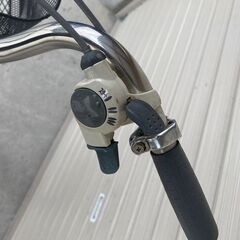 26インチ 3段ギア ママチャリ シルバー 大人用自転車 鍵付