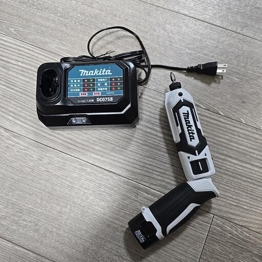 マキタ(Makita) 充電式ペンインパクトドライバ (バッテリー・充電器付)