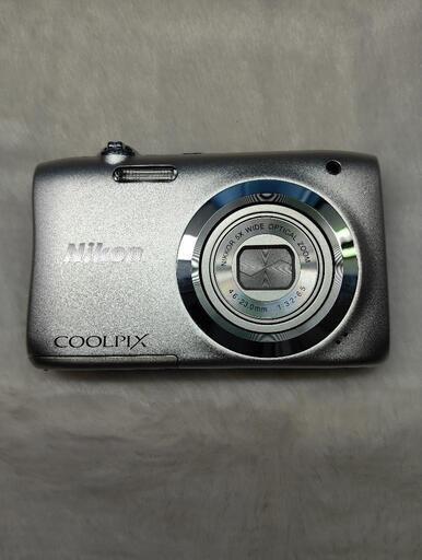 【極美品・価格相談可】Nikon COOLPIX A100　充電池２個 収納ケース付