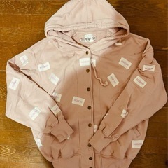 インゲボルグ　ピンク　パーカー　ロゴ