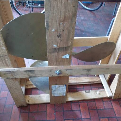 ミカドプロペラ ドイツ製MANのエンジン1200馬力で使用