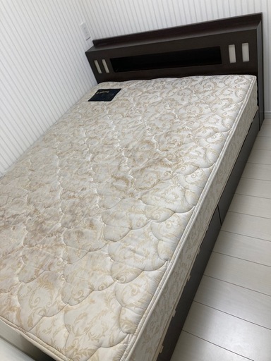 収納付きダブルベッド　マットレス付き
