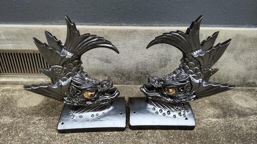 鯱鉾 瓦 古瓦 シャチホコ 一対 　大黒　魔除け 縁起物 本歌 鬼瓦 飾瓦 厄除け 置物 工芸品 鬼瓦 オブジェ 神社 天守閣 昭和レトロ 瓦屋根 古民家\n\nガーデニング