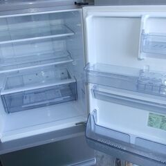 商談中です【紋別市発】引取り限定　アクア　３ドア　冷凍冷蔵庫　AQR-27M（S）272L/冷凍50L　2022年製　高さ約140cm＆耐熱100℃テーブル（電子レンジが載せられる）通電/冷蔵/冷凍確認　　