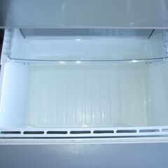 商談中です【紋別市発】引取り限定　アクア　３ドア　冷凍冷蔵庫　AQR-27M（S）272L/冷凍50L　2022年製　高さ約140cm＆耐熱100℃テーブル（電子レンジが載せられる）通電/冷蔵/冷凍確認　　