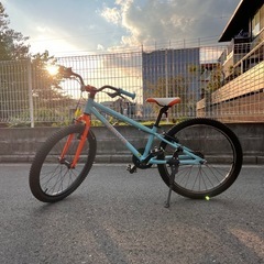 【美品】 ※都内引取優先※ ヨツバサイクル 22サイズ　ラムネブルーキッズバイク 美品】 ※都内引取優先※ ヨツバサイクル 22サイズラムネブルーキッズバイク