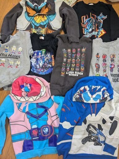長袖8着　仮面ライダーなりきりパーカー　ウルトラマントレーナー