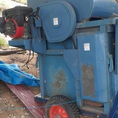 黒豆専用移動式脱穀機