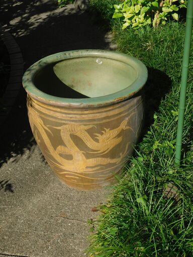 中国陶器製の甕