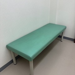 コクヨ　エステベット　診察台　高さ調節　　アジャスター付き　