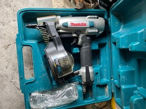 電動釘打ち機