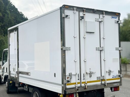 2.7坪/外寸長さ468m　中古美品　保冷コンテナ（横ドア、鍵付き）●作業場.キャップ場.防災.備蓄庫.バイクガレージ.ワークスペース●福岡発
