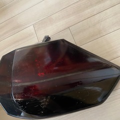 日産エクストレイル t32純正テールランプ