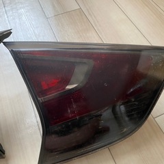 日産エクストレイル t32純正テールランプ