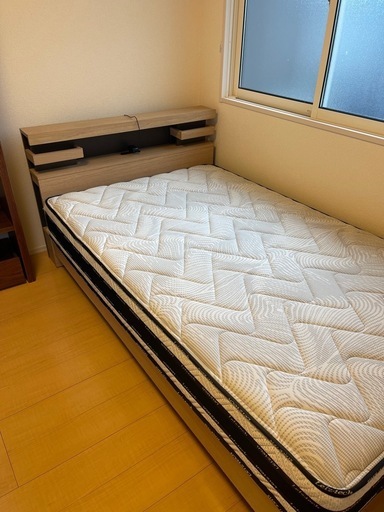 セミダブルベッド　マットレス付き　定価20万円　照明付　アンネルベッド高級モダン