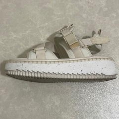 雑誌掲載】クロエ Chloe “LILLI”フラットサンダル CHC22U627Y4