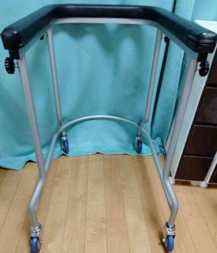 歩行器　大　アルコー3型　　　4輪自在 　馬蹄型
