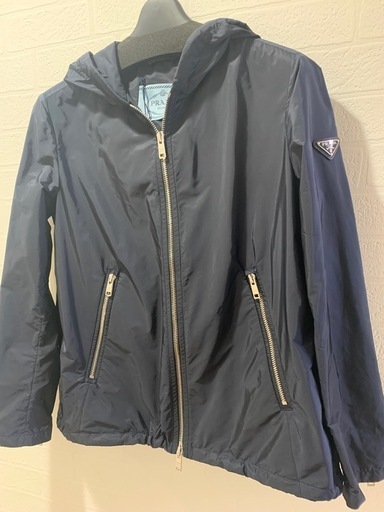 美品！プラダPRADAフード付きレディースジャケット プラダ ダウン