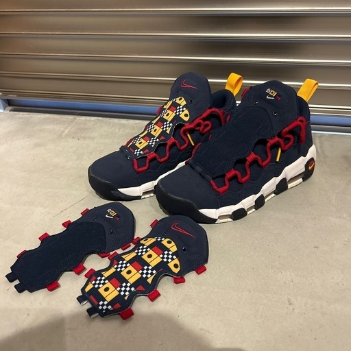 【新品】NIKE モアマネ