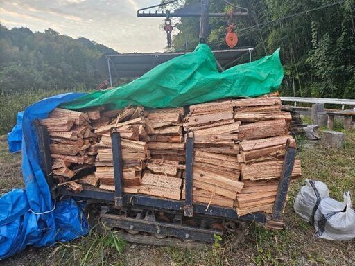林内作業車上の薪(杉)全て13,000円