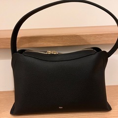 【極美品】TOV トーヴ　ハンドバッグ　黒色　シボレザー 極美品】TOV トーヴ ハンドバッグ 黒色 シボレザー
