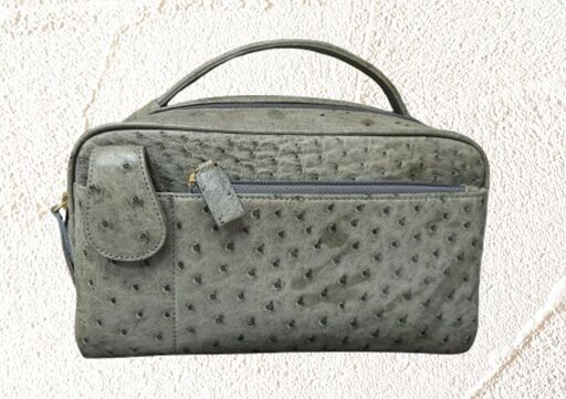 新品：グリーンぽいグレーのオシャレな色のクラッチバック