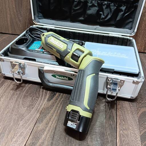 makita マキタ 充電式ペンインパクトドライバ TD022DSHXO オリーブ 7.2V1.5Ah バッテリ・充電器・アルミケース付