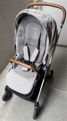 nuna triv ベビーカー　ヌナ　トリヴ　フルフラット　A型ベビーカー