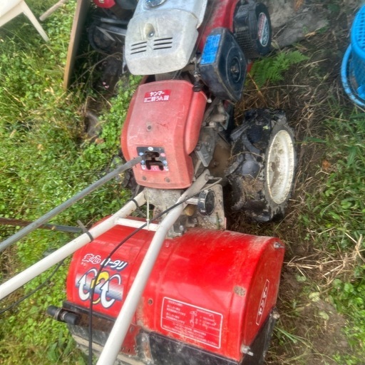 取り引き中耕運機