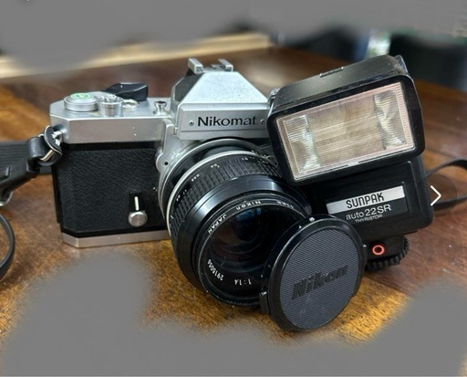 Nikonフィルムカメラフラッシュ付き\n