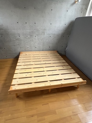 【お値打ち価格】ベッドフレーム　クイーンサイズ