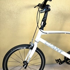 M GIANT IDIOM 自転車 タイヤ空気無し
