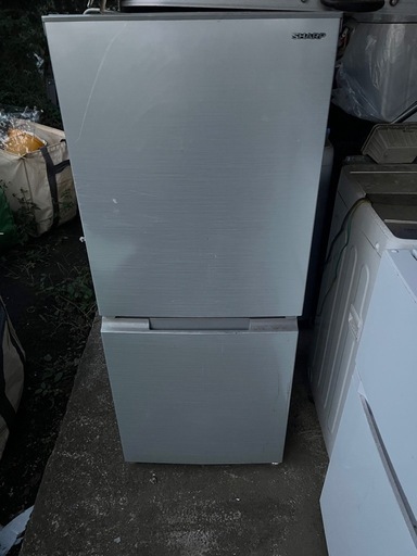 2021年製 中古 SHARP 152L 耐熱100℃のトップテーブル つけかえどっちもドア採用 2ドア冷蔵庫 SJ-D15
