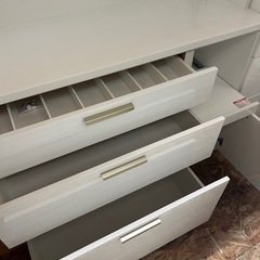 ニトリ レンジボード キッチンボード カップボード 食器棚 白 3枚扉 