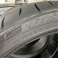 225 40 
19 ほぼ新品