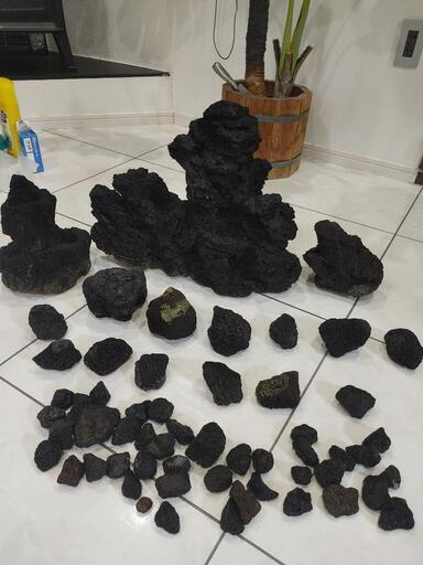 水槽装飾　溶岩石