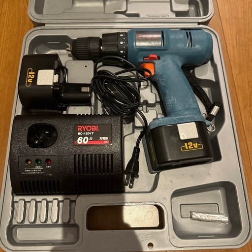 RYOBI  充電式ドライバドリル BD-1200T バッテリー×2 専用ケース付き アタッチメント×2