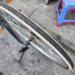 クロスバイク　美品 ７００ｘ２８ｃ　６変速　黒　配達可能