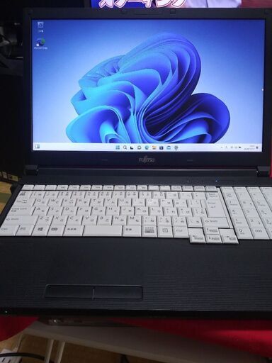 爆速。美品。Windows11Pro LIFEBOOK A576/PX　Core i5-6300U メモリ8GB  新品SSD256GB DVDマルチドライブ