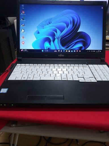 爆速。美品。Windows11Pro LIFEBOOK A577/RX　Core i5-7300U メモリ8GB 新品SSDGB DVDマルチドライブ