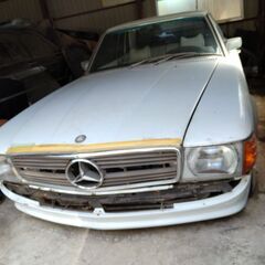 MB-107-350SLC-AMGエヤロ付ショールームなどに展示車で販売