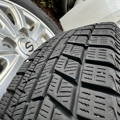 145/80R13 スタッドレス　バリ溝！　運送屋の営業時間内でしたらすぐ発送 145/80r13 ヨコハマスタッドレス 21年製バリ溝