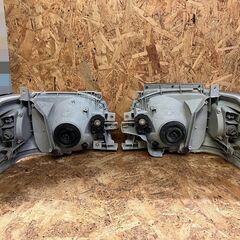 トヨタ200系ハイエース1型2型純正ヘッドライト左右セット黄ばみ無しレンズコーティング済みワイドもナローも